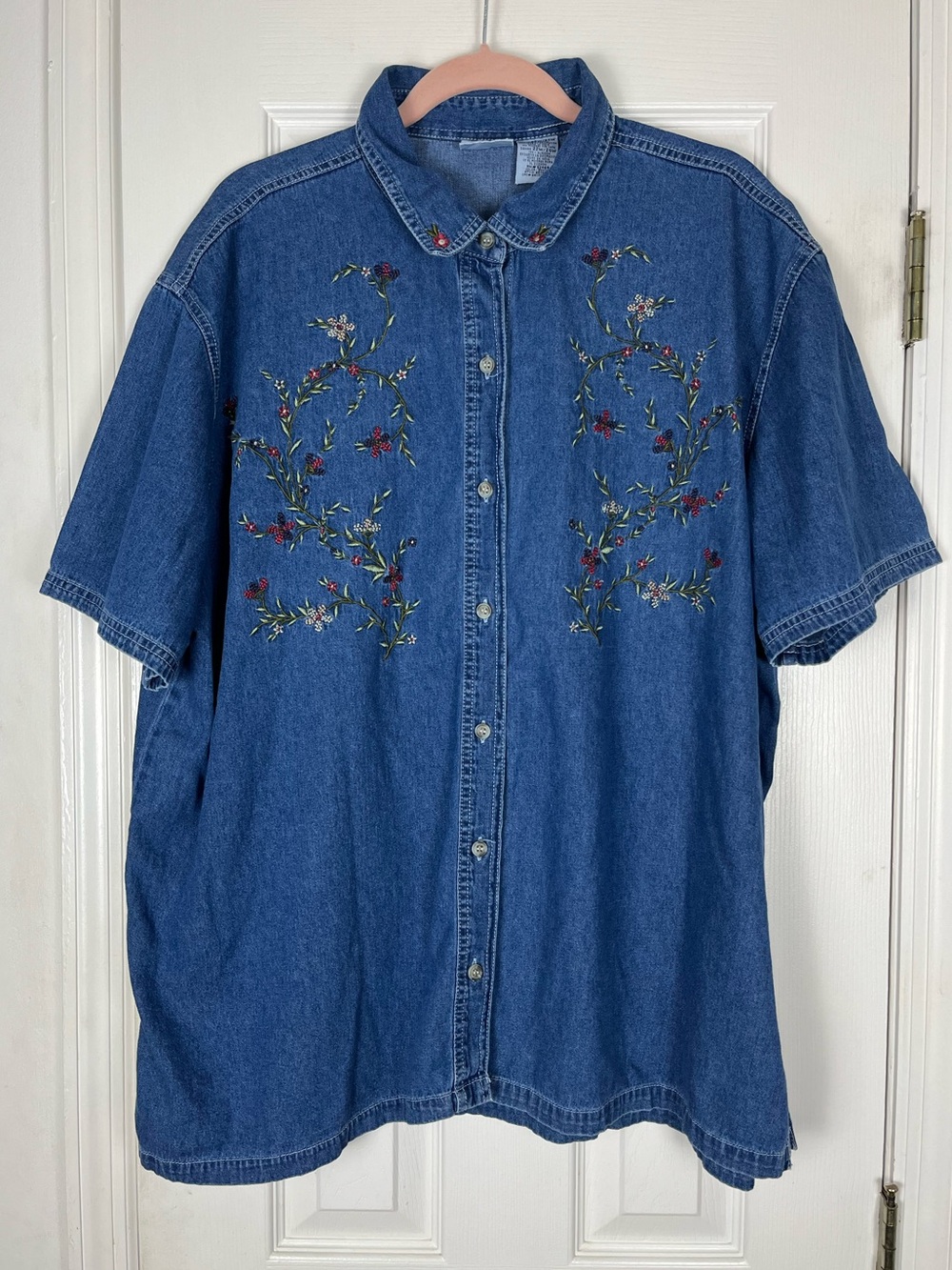 Vintage 90’s Bobby Brooks Woman Embroidered Floral Button Up Denim Shirt Cotton